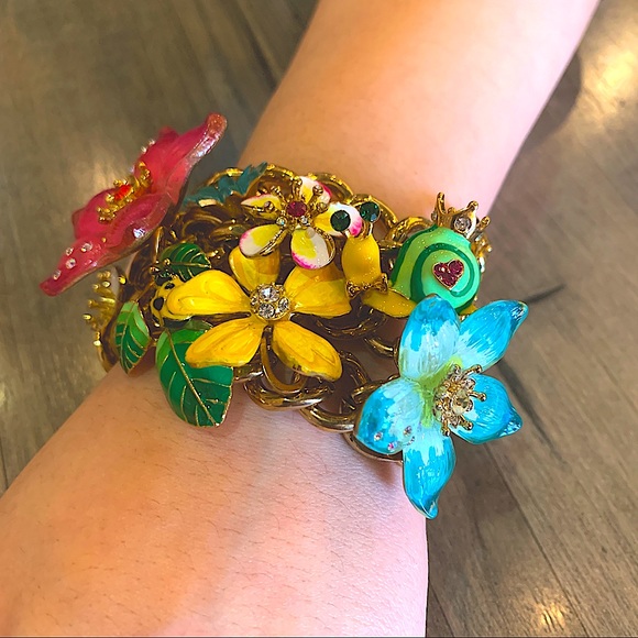 Authentic Betsy Johnson tropical floral bracelet in rainbow colour 🌺🌼🌸🌻🌷🌈 - Picture 7 of 12